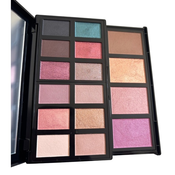 Lancôme A Parisian Wanderlust face palette & brush! - Picture 2 of 5